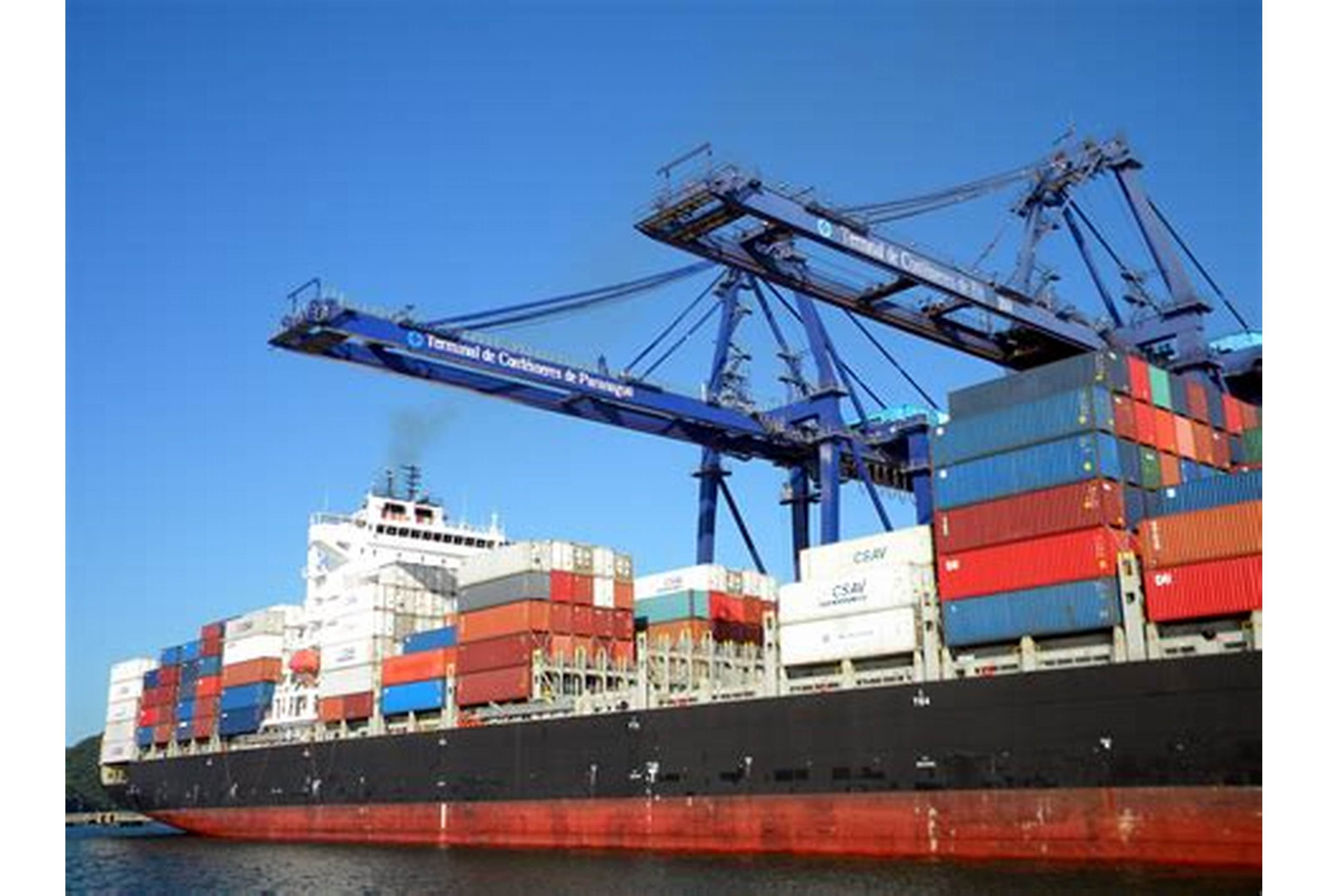 Cargo ship with containers